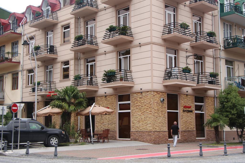 Irise Hotel Batumi Exterior photo