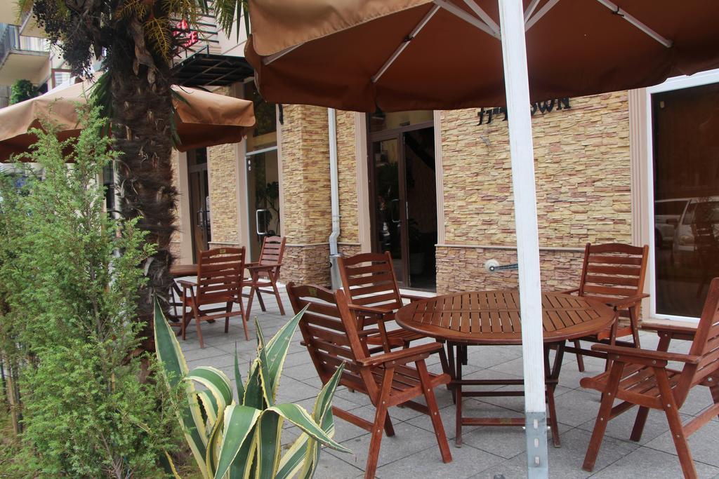 Irise Hotel Batumi Exterior photo